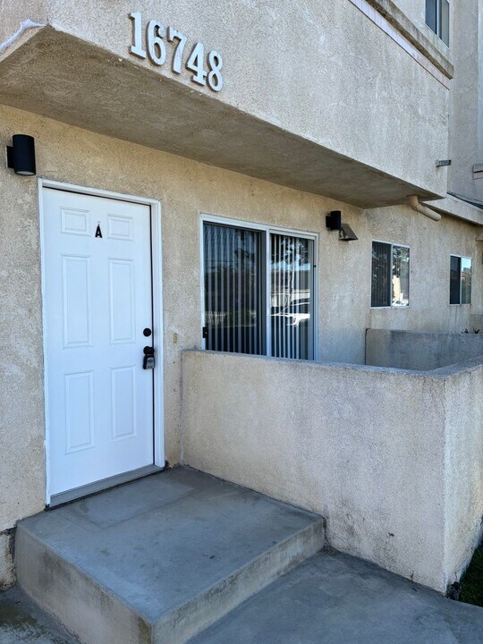 16748 Hoskins Lane in Huntington Beach, CA - Building Photo