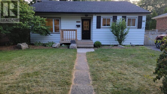 1402 Fisher Ave in Burlington, ON - Building Photo - Building Photo