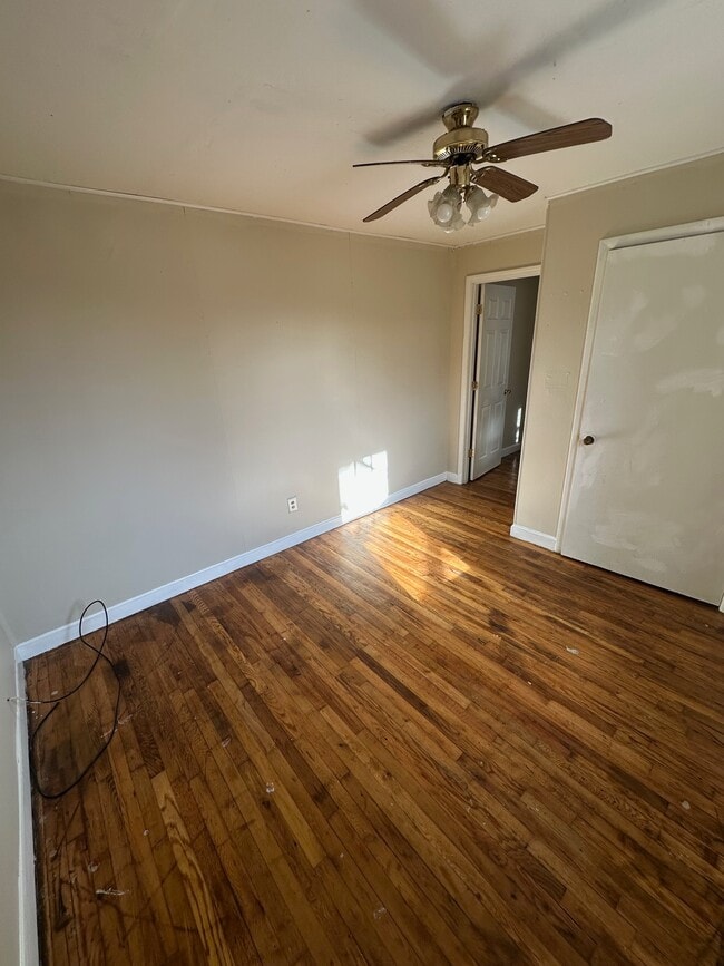 3819 Millersburg Ruddles Mill Rd in Paris, KY - Foto de edificio - Building Photo