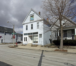 800 E Clarke St in Milwaukee, WI - Foto de edificio - Building Photo