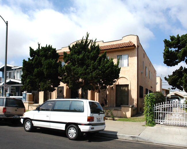 1549 Linden Ave in Long Beach, CA - Foto de edificio - Building Photo