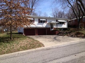 1201 Midyett Rd in St. Joseph, MO - Building Photo