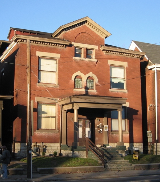 105 E St Catherine St in Louisville, KY - Building Photo