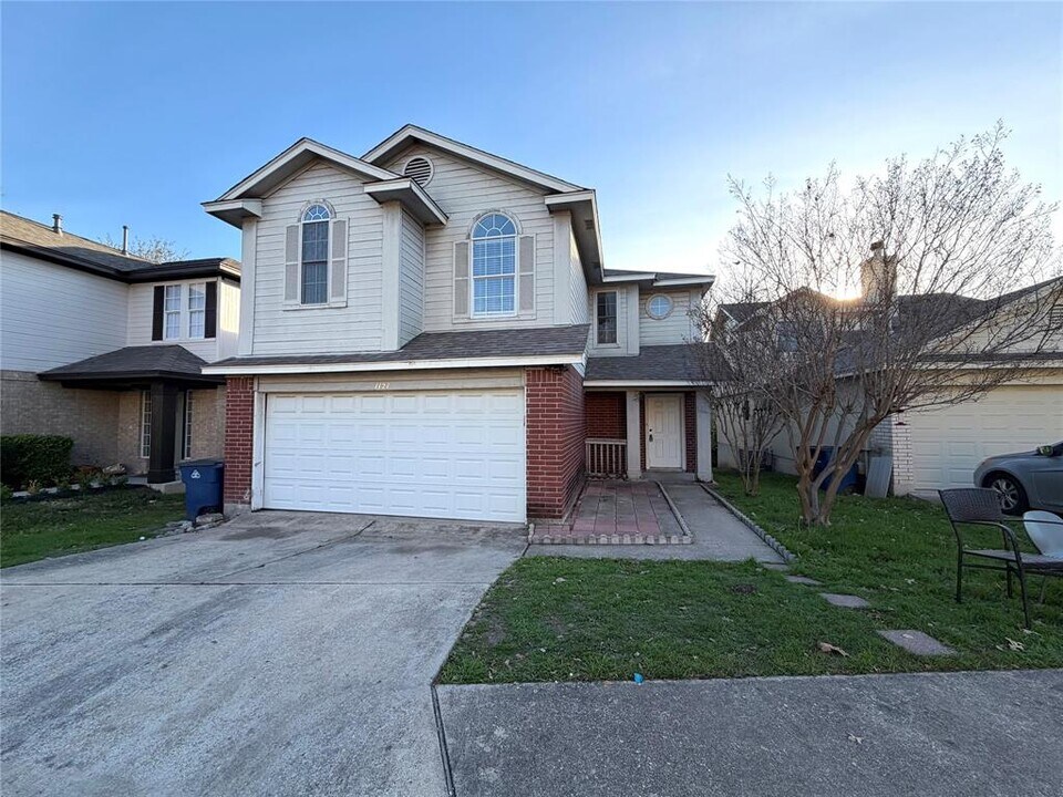 1121 Stephanie Lee Ln in Austin, TX - Building Photo