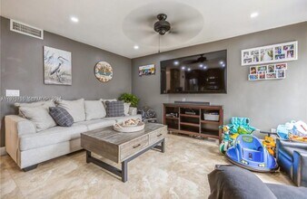 11208 NW 15th St in Pembroke Pines, FL - Building Photo - Building Photo