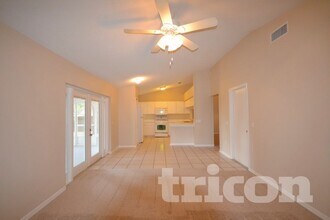1817 Landside Dr in Valrico, FL - Foto de edificio - Building Photo
