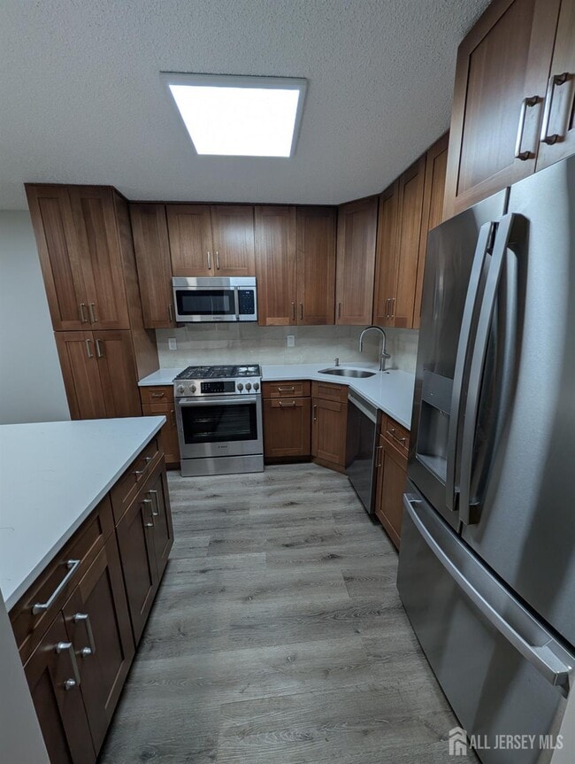 381 Lancaster Ct in Piscataway, NJ - Building Photo - Building Photo