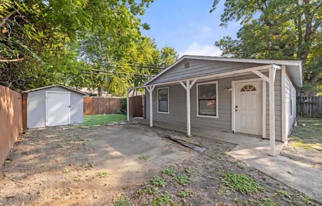 2539 Hillsboro Ave in Dallas, TX - Building Photo - Building Photo