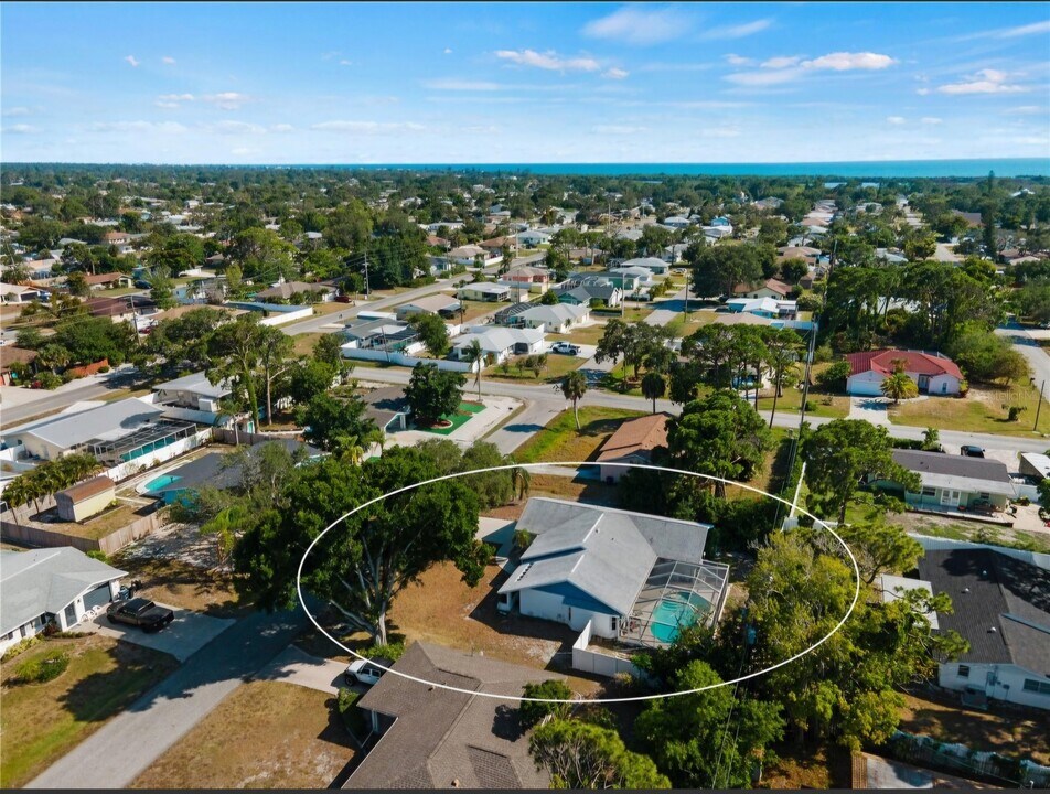 998 Kimball Rd in Venice, FL - Building Photo