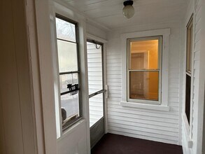 14 South St-Unit -A in Somersworth, NH - Foto de edificio - Building Photo