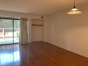 2320 Wisconsin Ave NW-Unit -UNIT 108 in Washington, DC - Building Photo - Building Photo