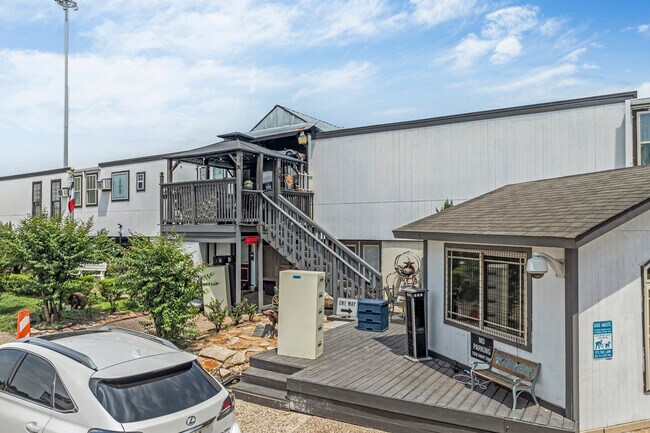 9607 Riddlewood Ln in Houston, TX - Foto de edificio - Building Photo