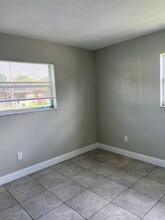 10345 NW 8th St, Unit #201 in Pembroke Pines, FL - Foto de edificio - Building Photo