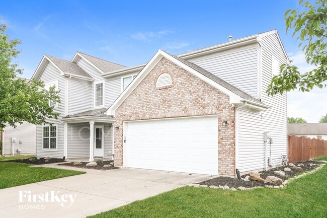 10755 Trailwood Dr in Fishers, IN - Foto de edificio - Building Photo