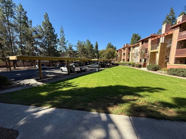 12043 Alta Carmel Ct in San Diego, CA - Building Photo - Building Photo