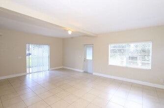 4916 Silver Oak Dr in Fort Pierce, FL - Building Photo - Building Photo