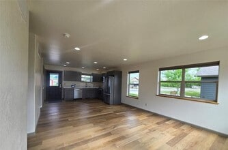 143 Rachel Ave in Ennis, MT - Foto de edificio - Building Photo