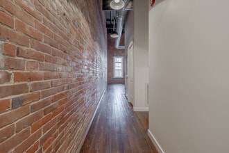 424 Main Street Luxury Apartments in Middletown, CT - Foto de edificio - Interior Photo