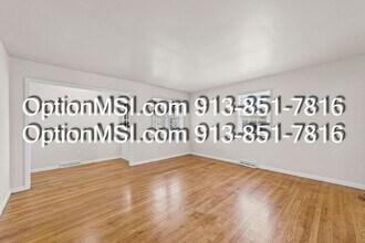 8313 Santa Fe Ln in Overland Park, KS - Building Photo - Building Photo