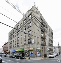 424 17th St in Union City, NJ - Building Photo - Building Photo
