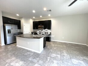 7025 Grand Elm Dr in Riverview, FL - Building Photo - Building Photo