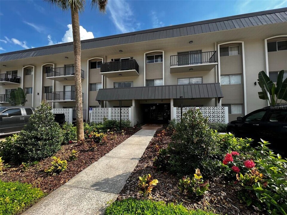 4606 W Gray St in Tampa, FL - Building Photo