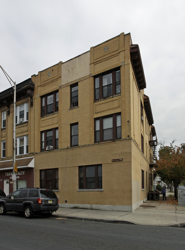 416 West Side Ave in Jersey City, NJ - Building Photo - Building Photo