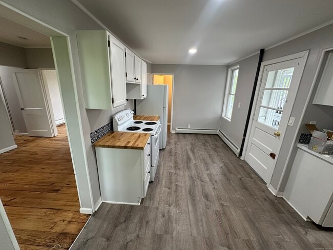 224 Millville Ave in Naugatuck, CT - Building Photo - Building Photo