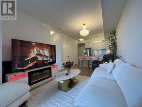 430 Square One Dr in Mississauga, ON - Building Photo - Building Photo