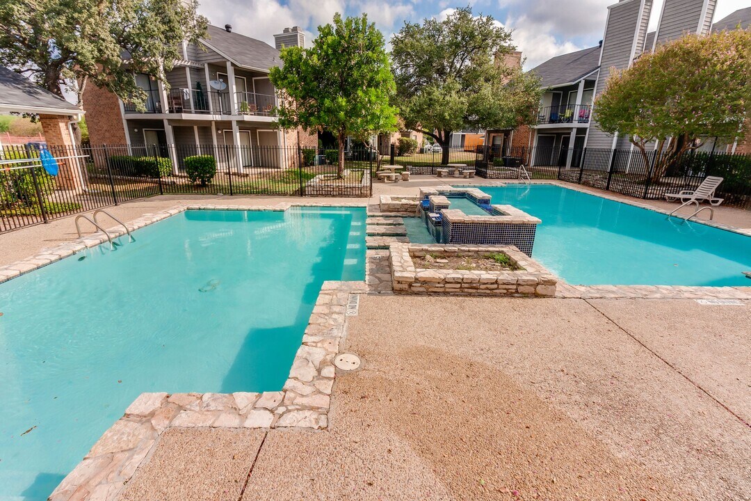 Villa Rodriguez in San Antonio, TX - Foto de edificio