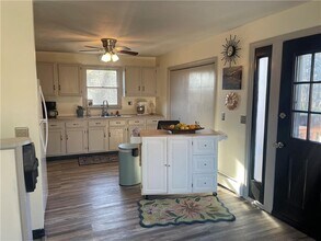 34 Cedar Swamp Rd in Smithfield, RI - Building Photo - Building Photo