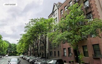 26 W 97th St in New York, NY - Building Photo