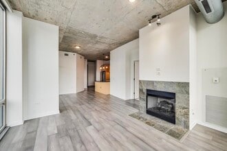 700 N Larrabee St, Unit 1909 in Chicago, IL - Building Photo - Building Photo