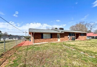1097 NC-18 in Wilkesboro, NC - Building Photo - Building Photo