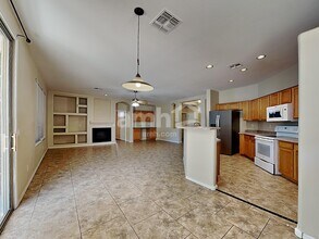 16237 W Marconi Ave in Surprise, AZ - Foto de edificio - Building Photo