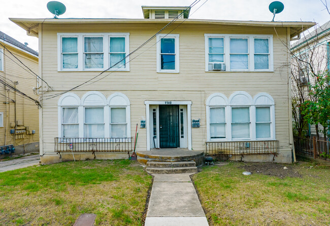 1140 W Ashby Pl in San Antonio, TX - Building Photo - Building Photo