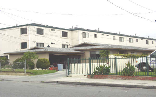 14406 Cerise Ave in Hawthorne, CA - Building Photo