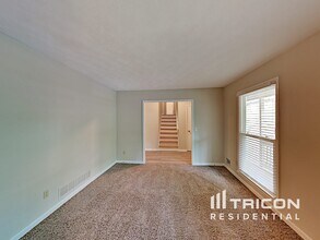 818 Huntington Way NW in Lilburn, GA - Building Photo - Building Photo