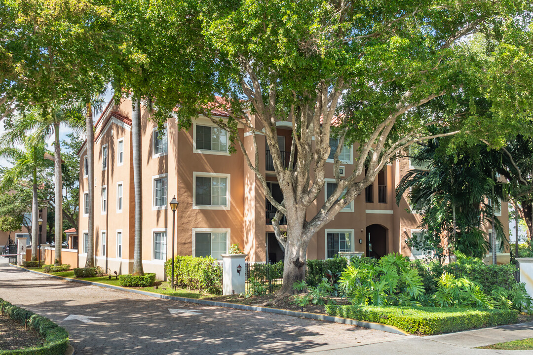 Gables Court in Miami, FL - Foto de edificio