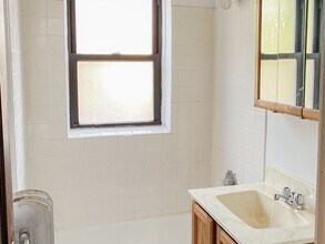 1456 W Cornelia Ave, Unit 3 in Chicago, IL - Building Photo - Building Photo