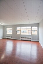 5655 N Christiana Ave in Chicago, IL - Foto de edificio - Building Photo