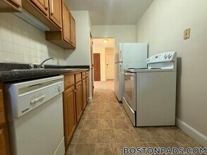 12 Brattle Dr, Unit 6 in Arlington, MA - Building Photo - Building Photo