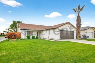 5603 Pine Canyon Dr in Bakersfield, CA - Building Photo