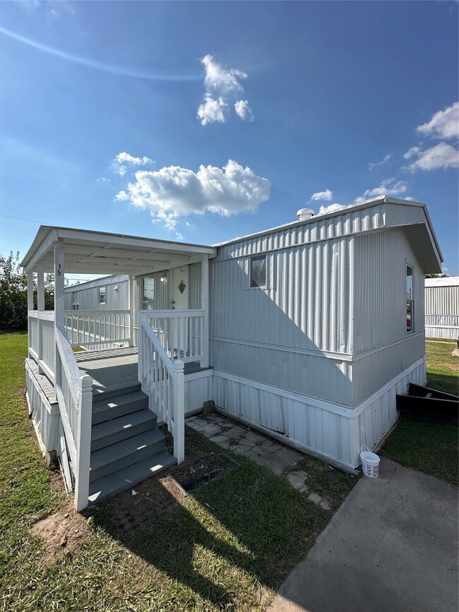 property at 2021 N Battlebell Rd