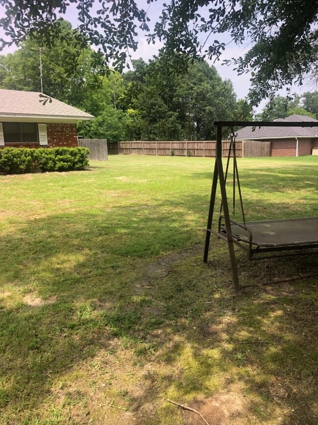297 Glendon St in Gladewater, TX - Building Photo - Building Photo