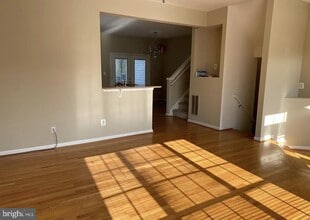 6802 Cedar Loch Ct in Centreville, VA - Building Photo - Building Photo