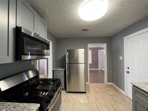 5947 Belcrest St in Houston, TX - Building Photo - Building Photo