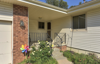 17119 Walnut Cir in Omaha, NE - Building Photo - Building Photo