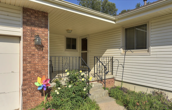 17119 Walnut Cir in Omaha, NE - Foto de edificio - Building Photo