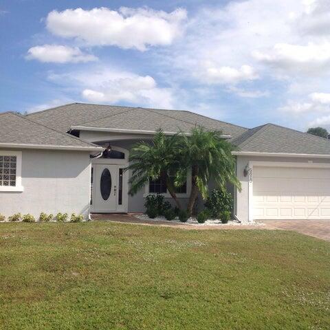 5610 NW North Crisona Cir in Port St. Lucie, FL - Building Photo